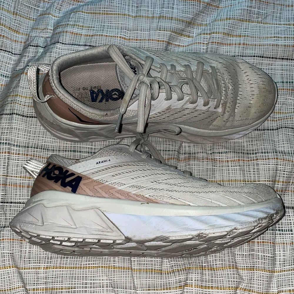 Hoka Arahi 4; size 7 womens FAIR condition